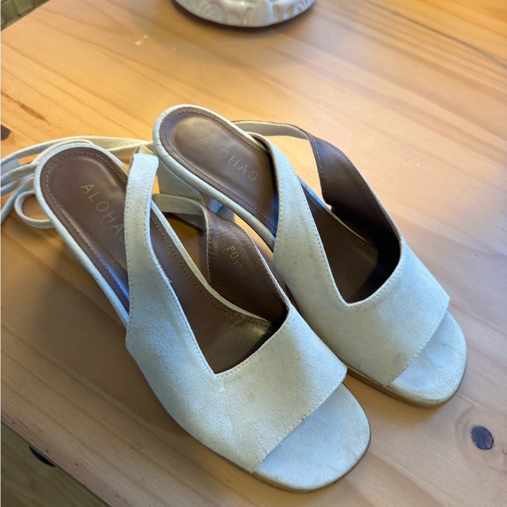 ALOHAS Cream Heeled Sandals